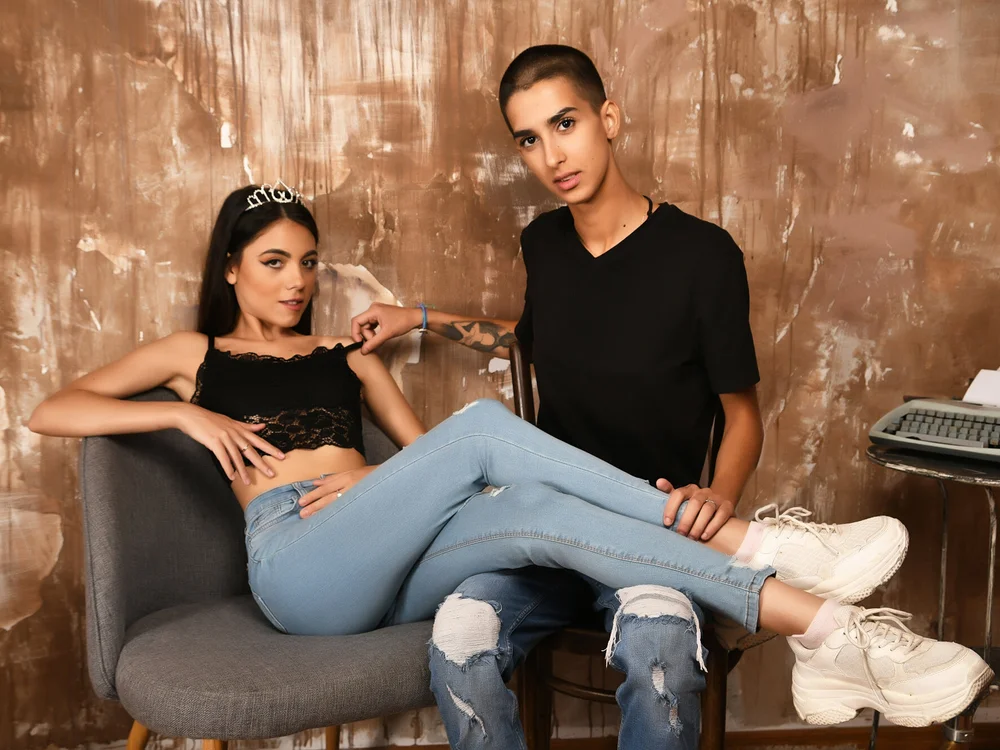 BeckyAndJenifer's Offline Chat Room