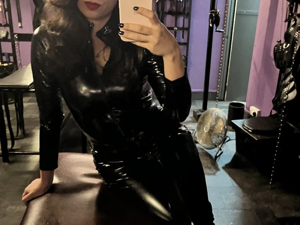 MistressElektraDivine's Offline XXX Chat