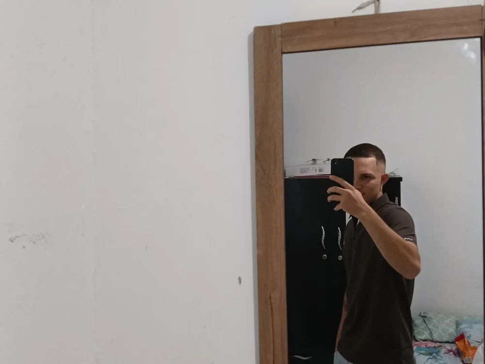 jhoss05's Offline XXX Chat