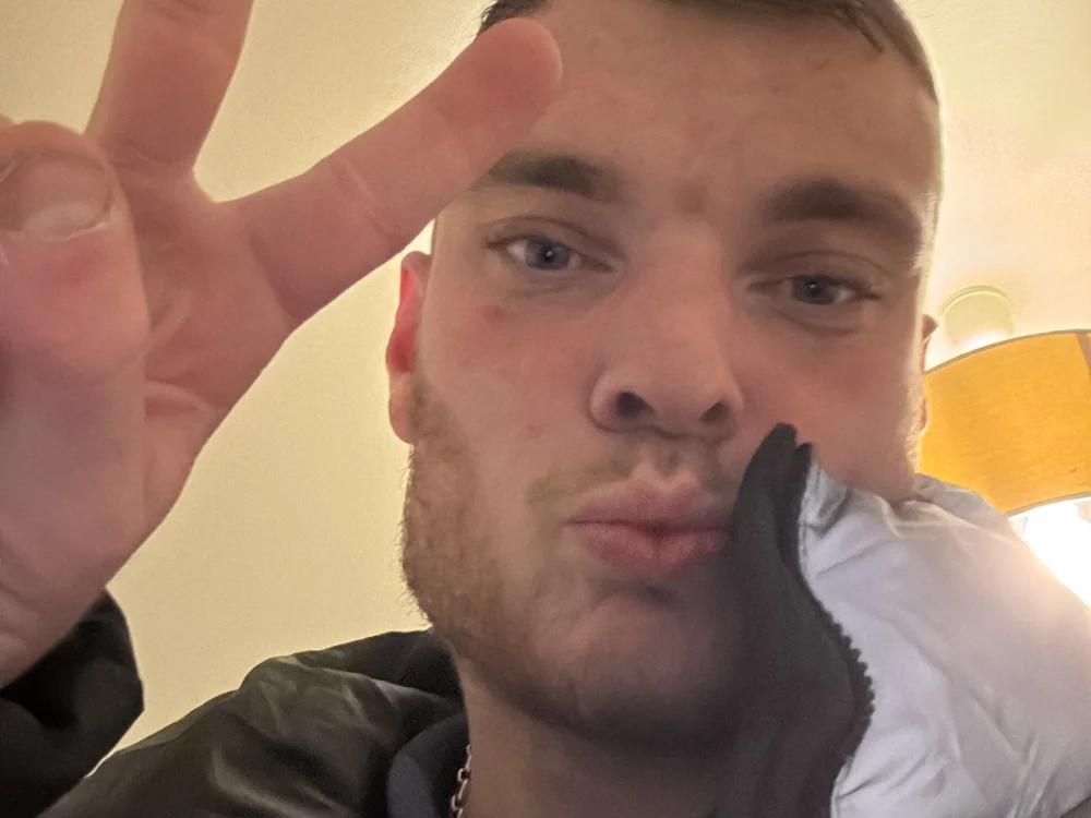 FlorianPrisca's Offline Chat Room