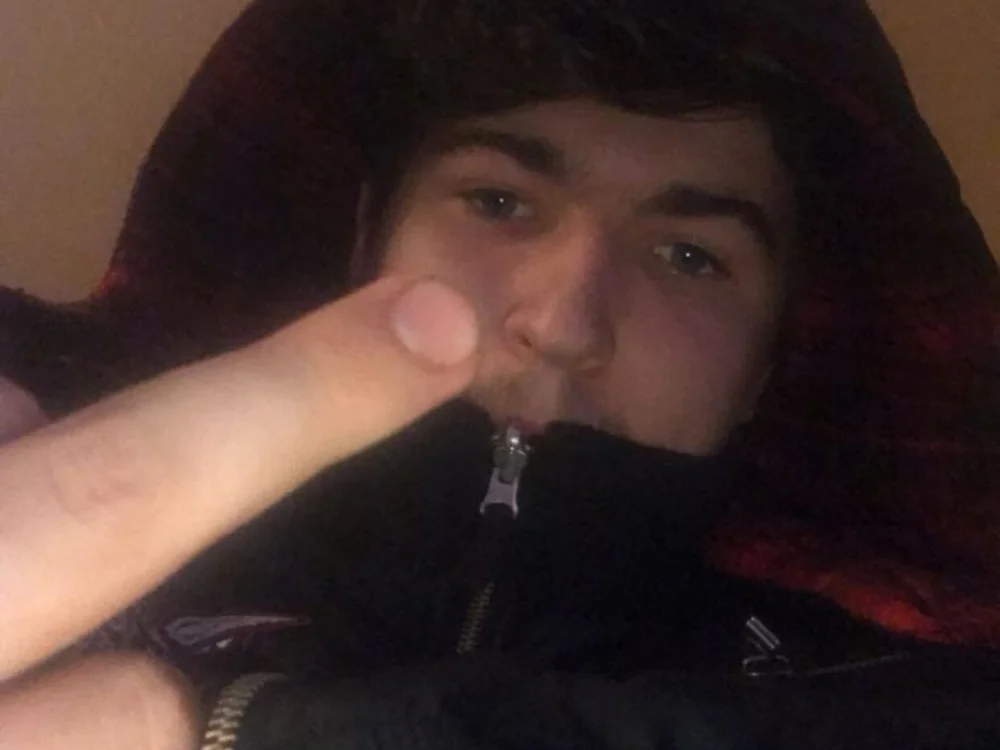 Loganlovesporn offline chatrum