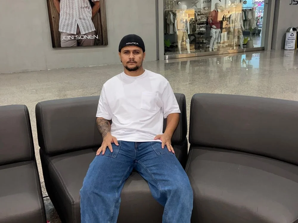 Zues_gle25 Chat XXX Ngoại tuyến