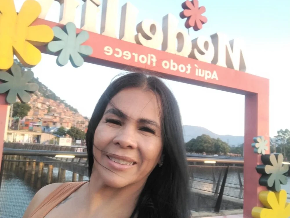 pink_chicaxxx: офлайн-секс-чат