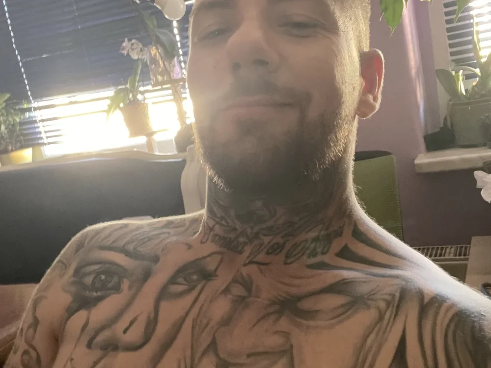 Inked24boy's Offline Chat Room