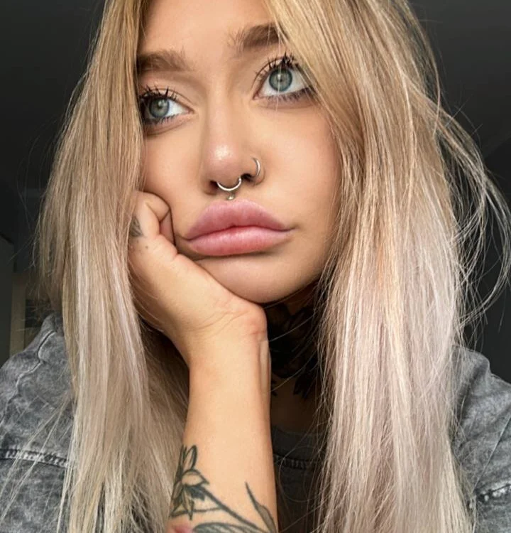 Nicole_Baby_Fox offline chatrum