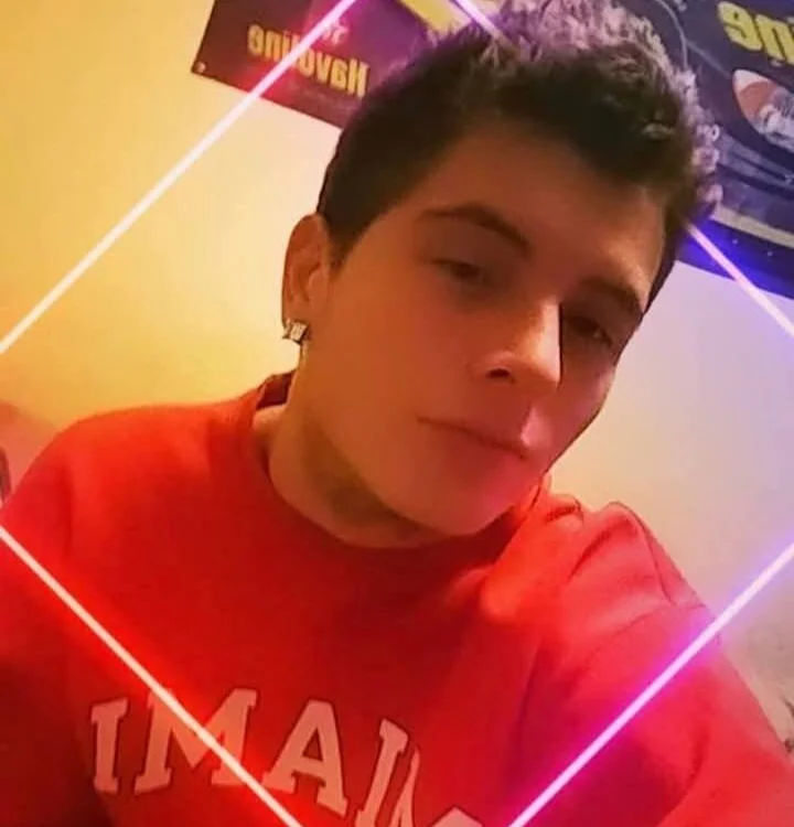 Slimsexy76's Offline XXX Chat