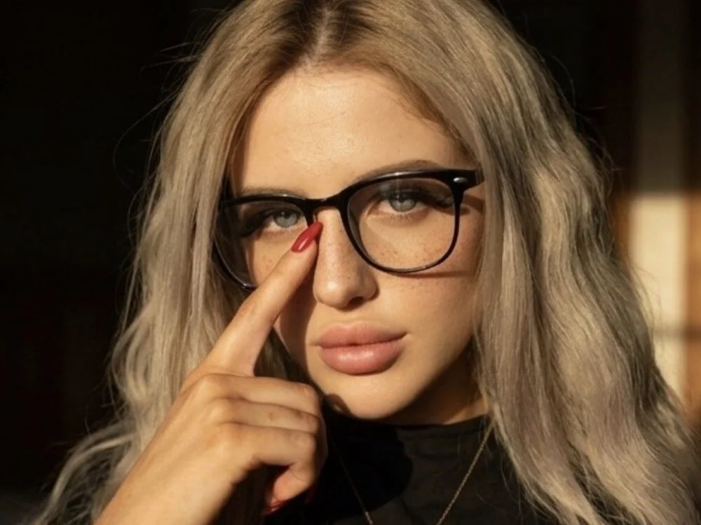 Holly-Glamour Obrolan XXX Offline