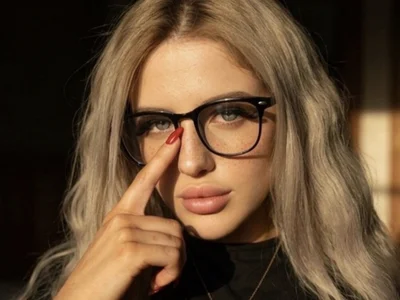Holly-Glamour