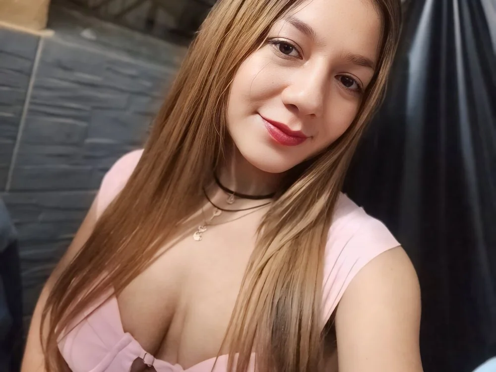 Zara_98's Offline Chat Room