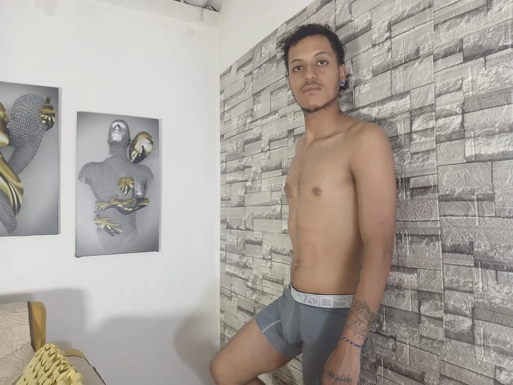 angel_garzon's Offline XXX Chat