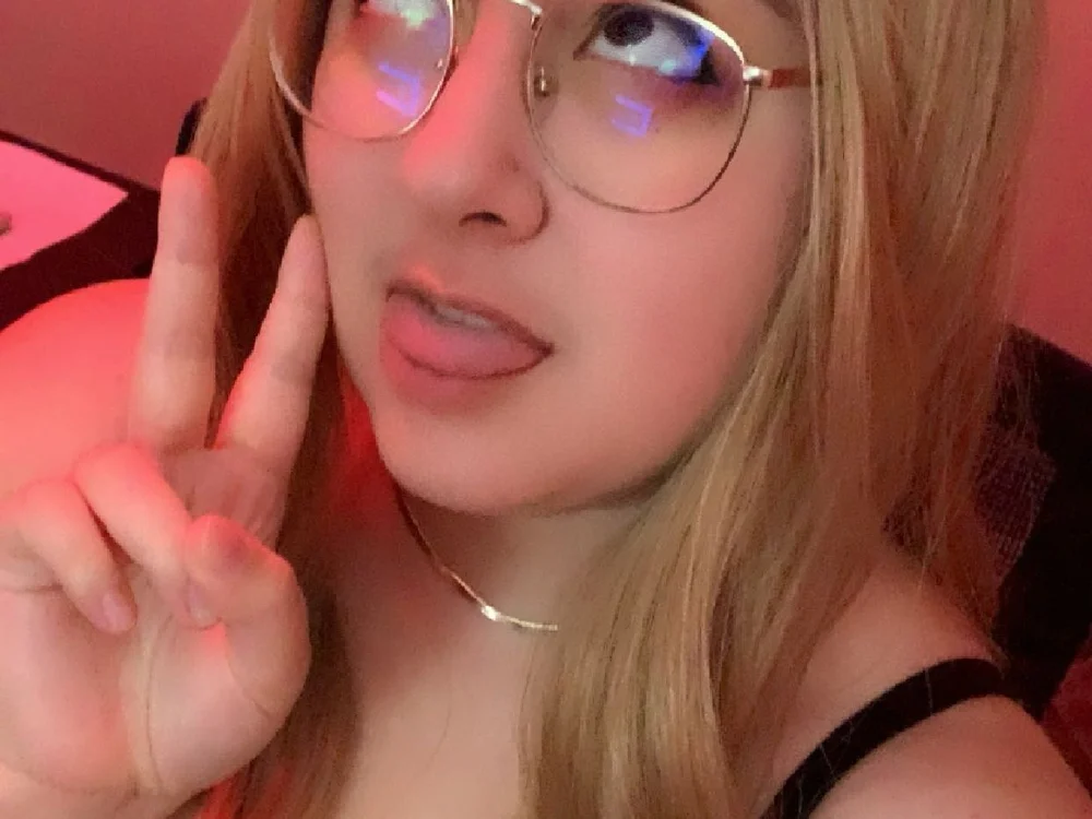 ellie_moo's Offline XXX Chat