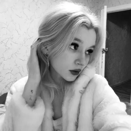 SkinnyWhiteAngel offline XXX-chat