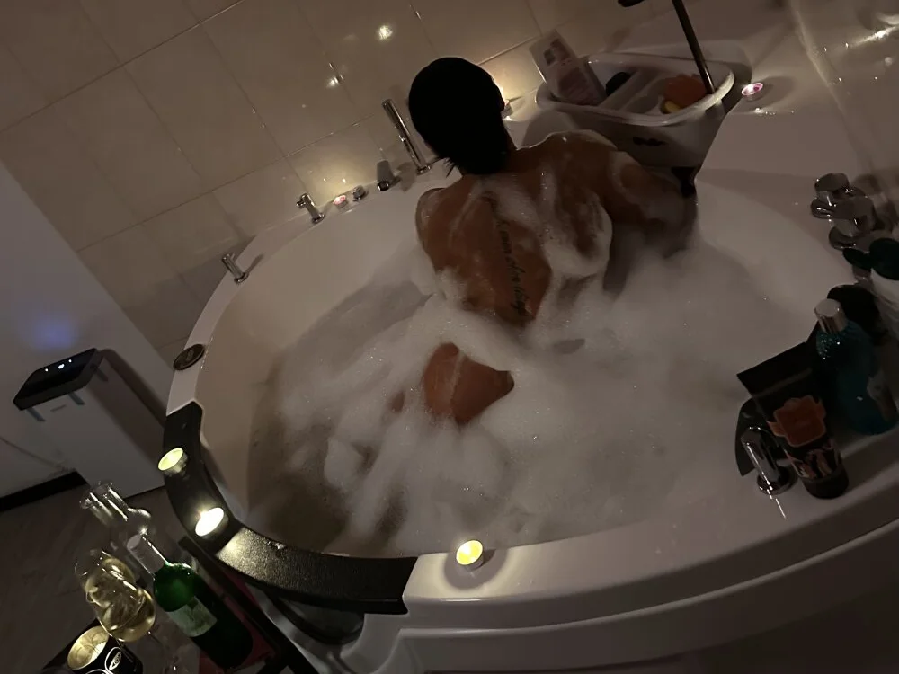 Bella1308's Offline XXX Chat