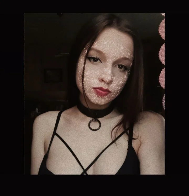 Trissy_Tavia's Offline Chat Room
