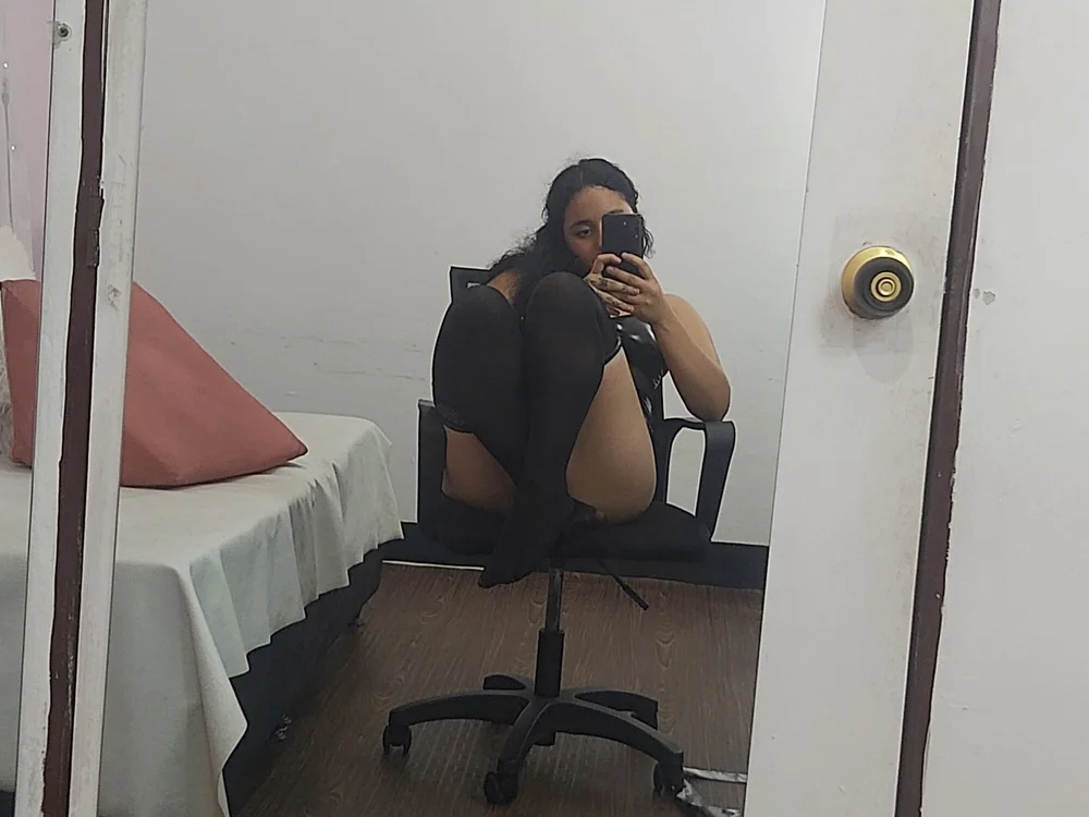 scarlettmon0's Offline Chat Room