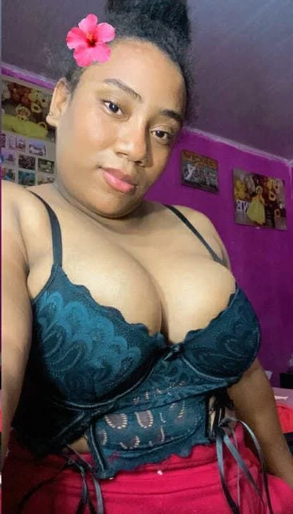 Alexandrasaenz23 live cam model on stripchat