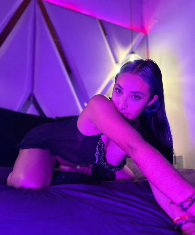 Dakotta69 Offline XXX-Chat