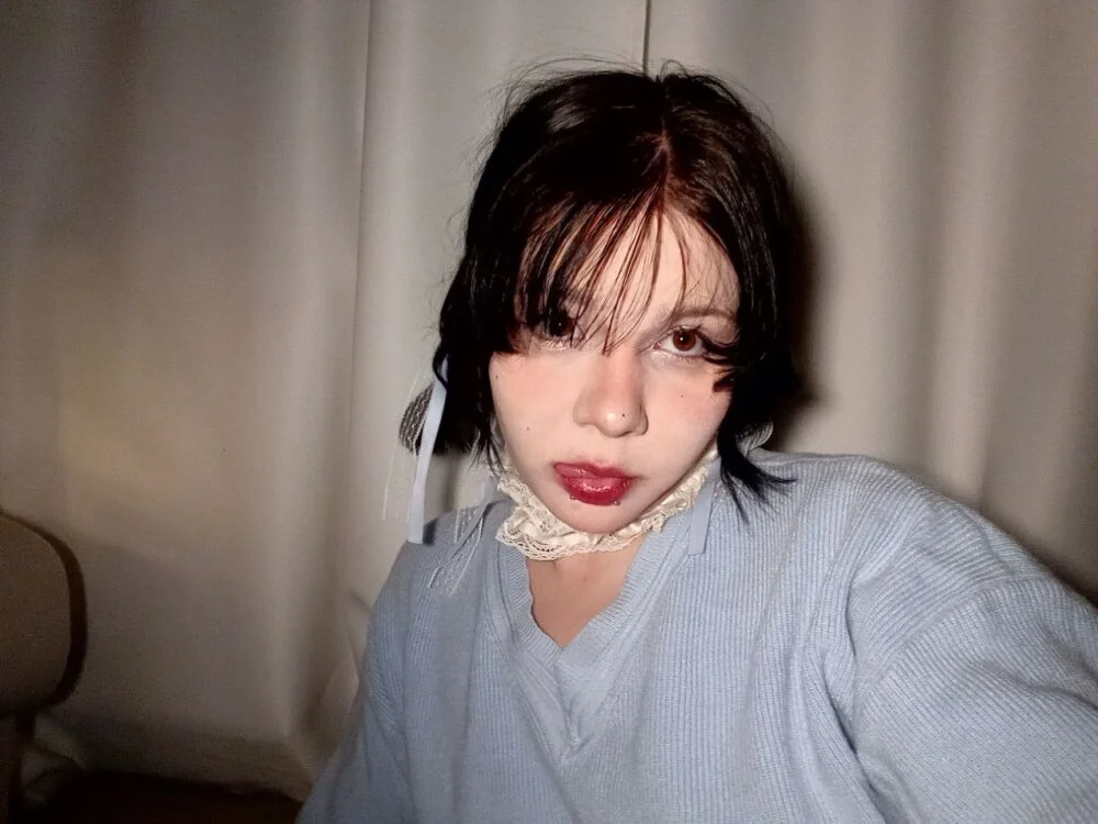 MellyBloomy offline XXX-chat