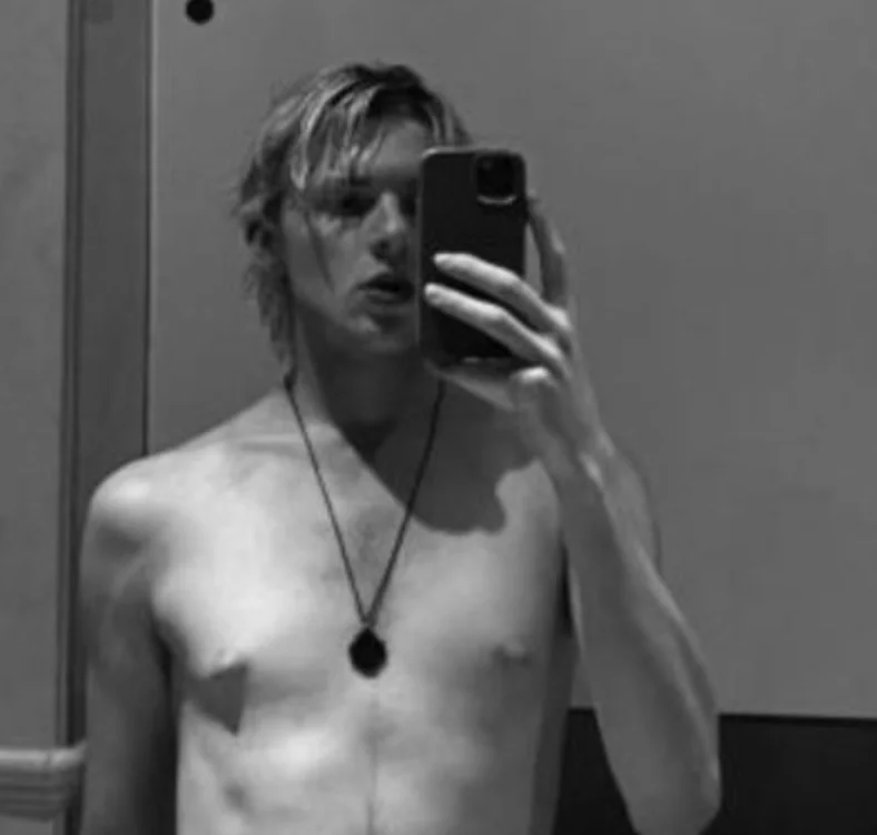 mathiasleroymathias' Offline XXX Chat