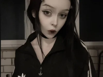 LunarisCrit - Girl 