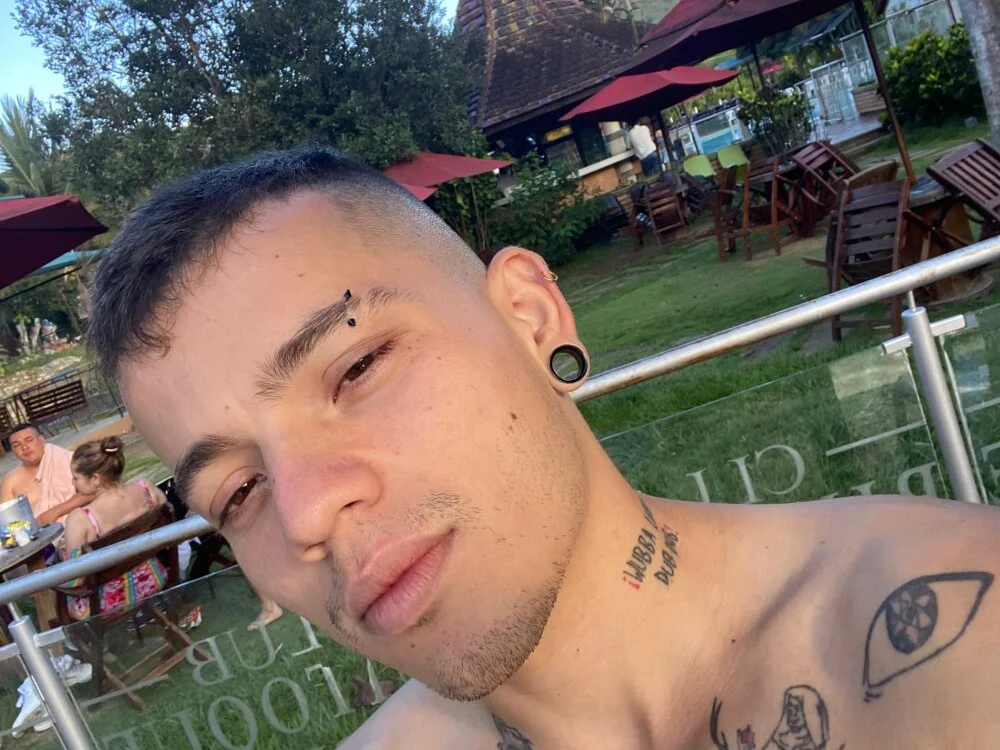 wildthor26 Offline XXX-Chat