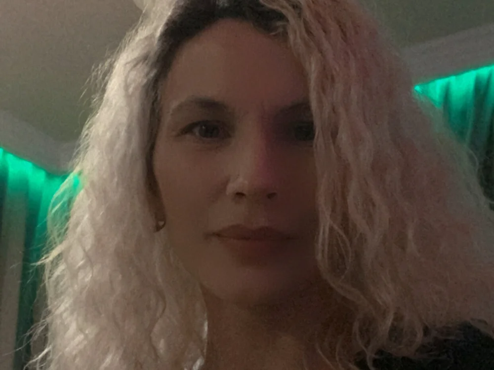 ChristieXRose's Offline Chat Room