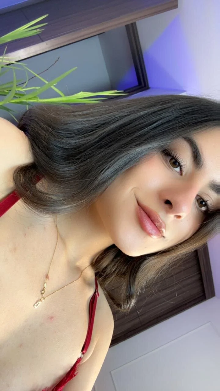 imsofia_dy cover photo