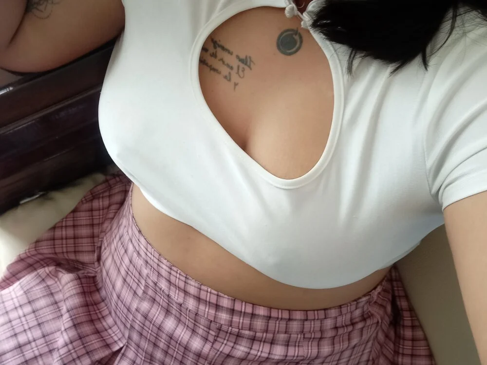 EmpaticBolillo Adlı Modelin Çevrimdışı XXX Sohbeti