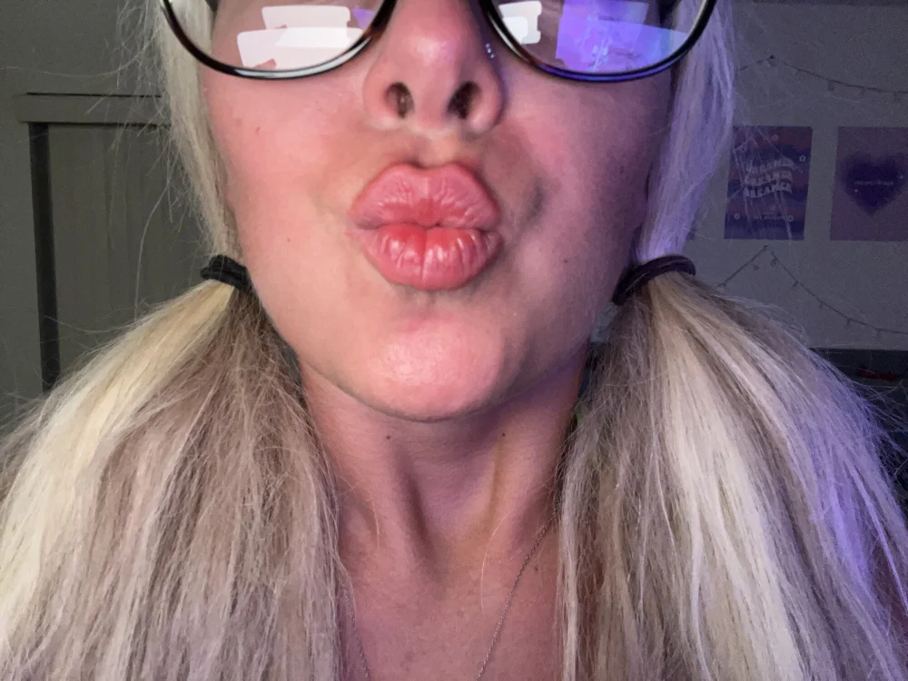 spittykitty's Offline Chat Room