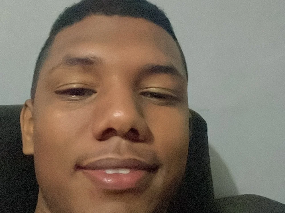 A-ntonio17's Offline XXX Chat