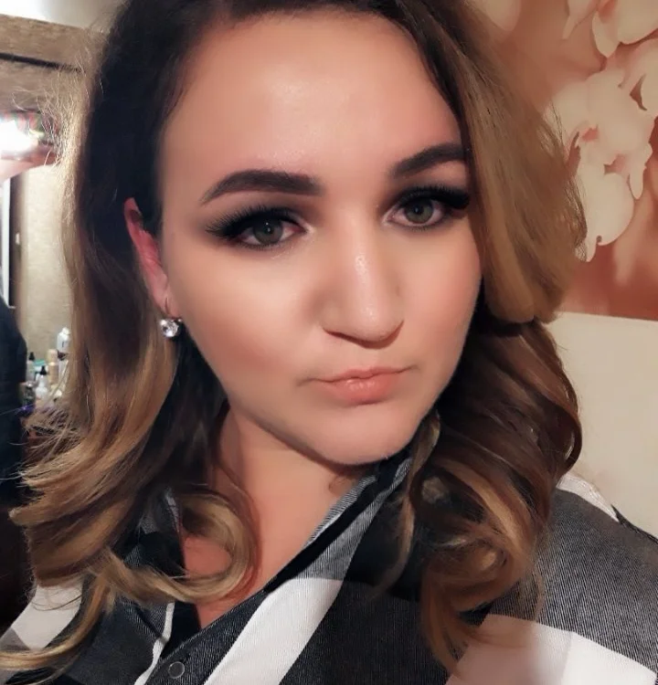 TrishaWings' Offline Chat Room