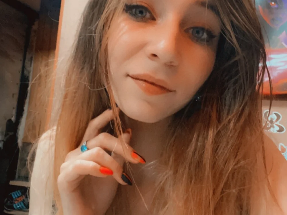 Cori_Kari's Offline Chat Room