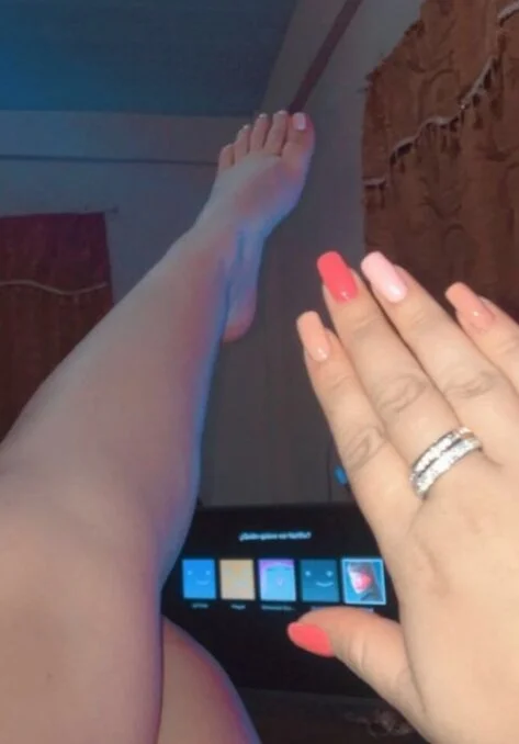 Caroline_one's Offline XXX Chat