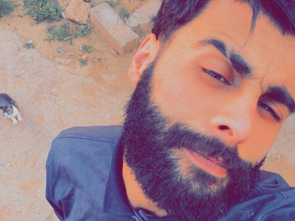 Mokhtark Adlı Modelin Çevrimdışı Sohbet Odası