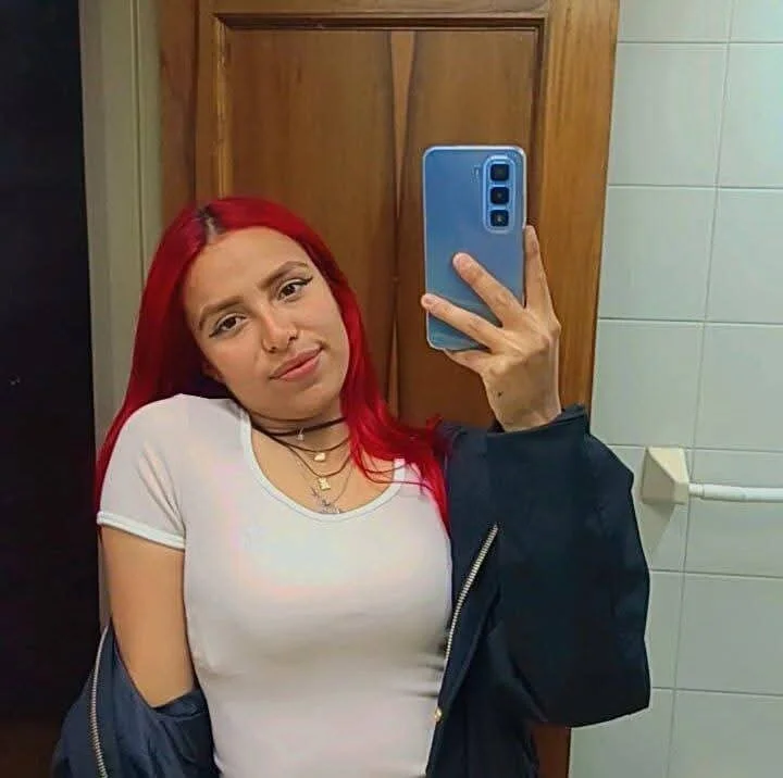 Roslin_xx's Offline XXX Chat
