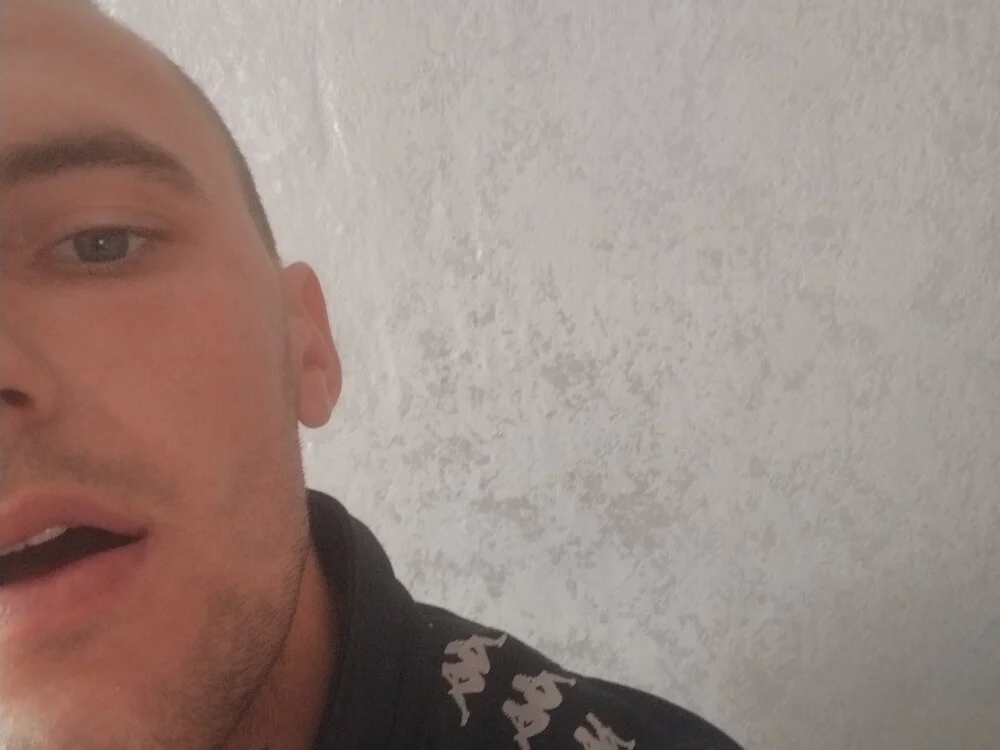 hoodiemen Adlı Modelin Çevrimdışı XXX Sohbeti