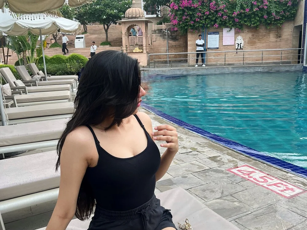 Hot_pari_Ss' Offline XXX Chat