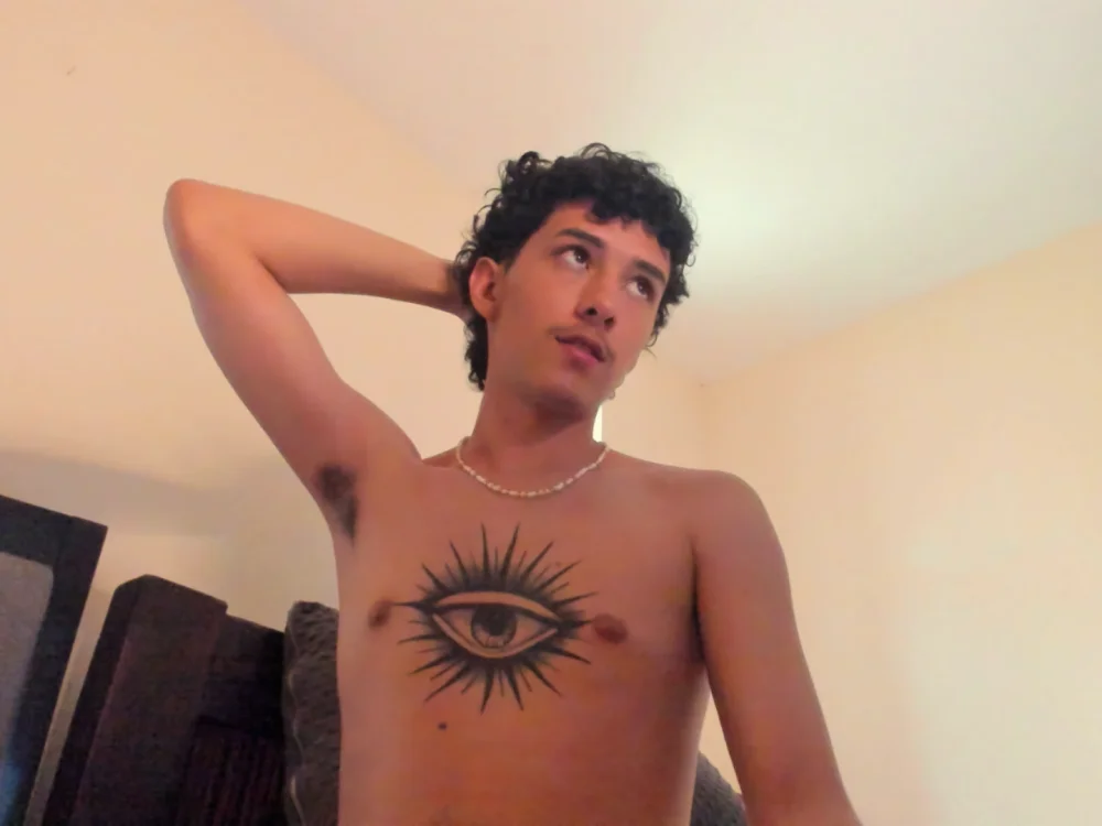 santi_young_twinkn Offline XXX chat