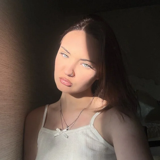 AdrianaWilcinski's Offline XXX Chat