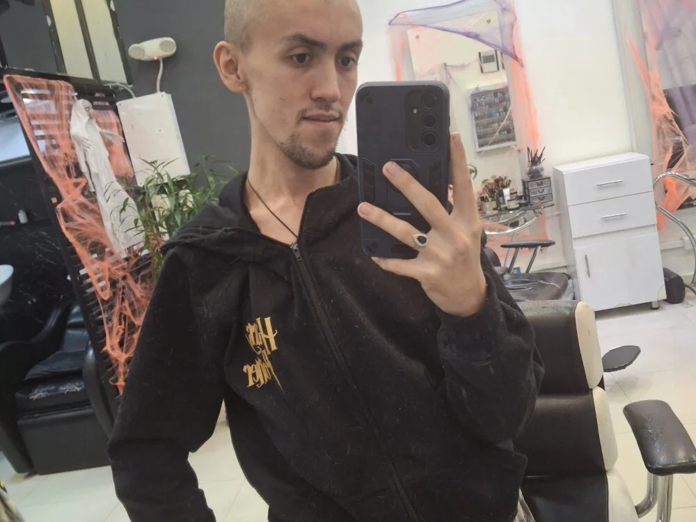 Karol_fenixx's Offline XXX Chat