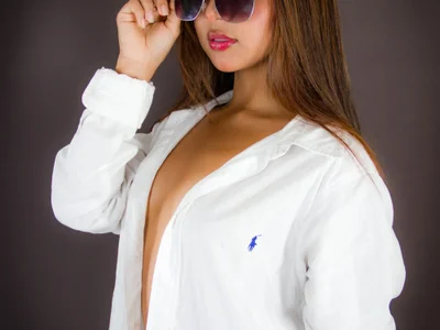 SOPHIACANDY19_ on StripChat