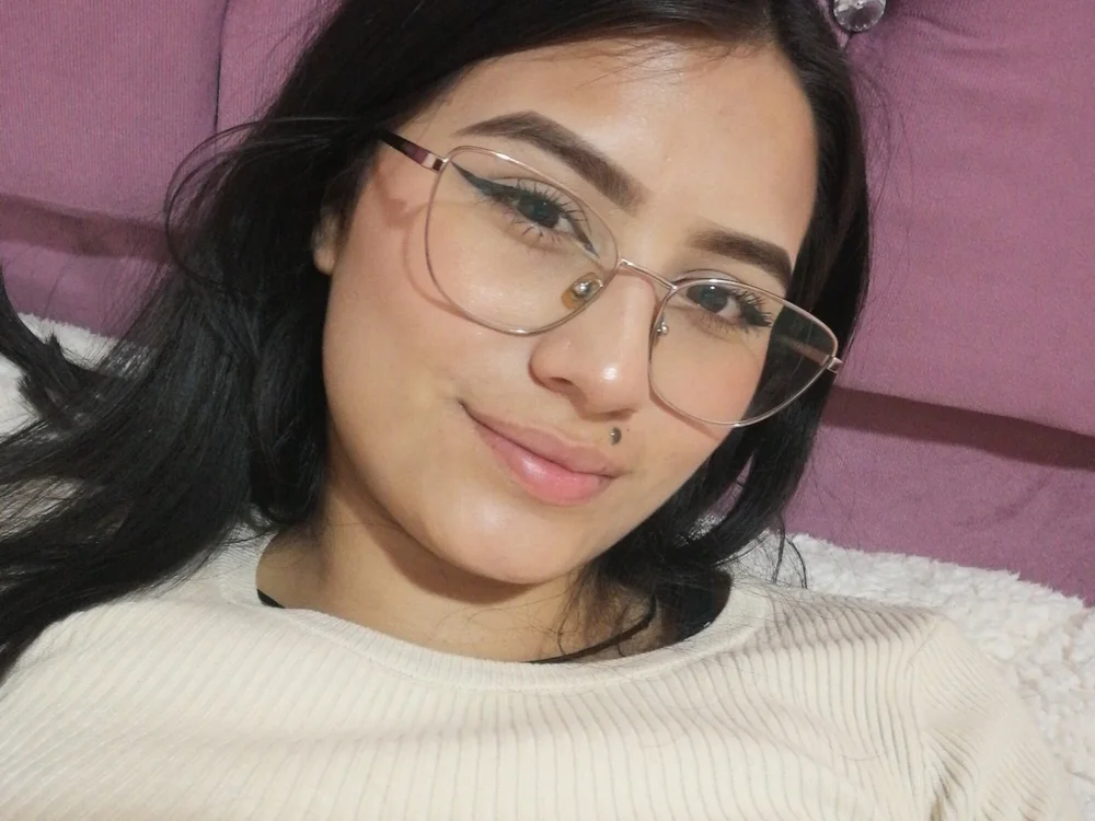 Chloe_a's Offline Chat Room