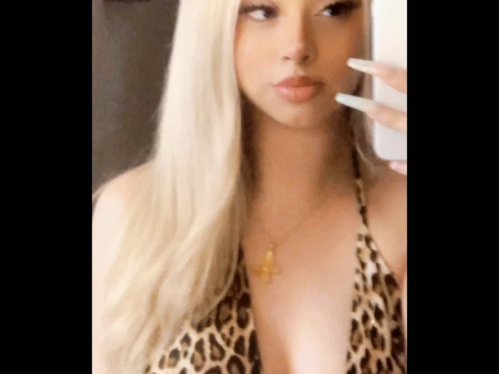Prettydoll007's Offline Chat Room