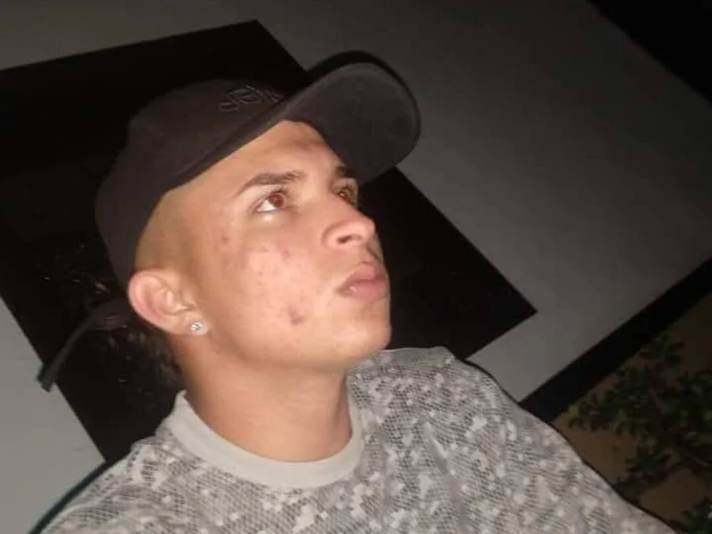 caasi333 Adlı Modelin Çevrimdışı Sohbet Odası