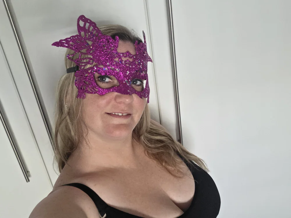 BigTitsHottie Cameră chat offline