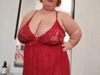 MIDGET-TITS' Offline Chat Room