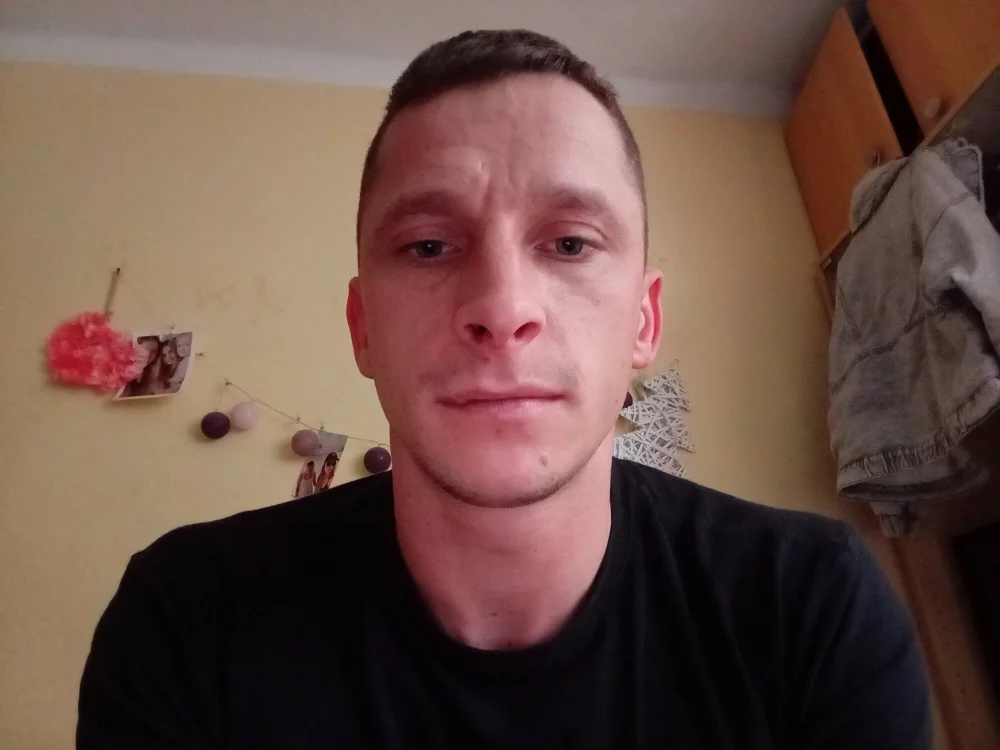 Darek0414's Offline Chat Room