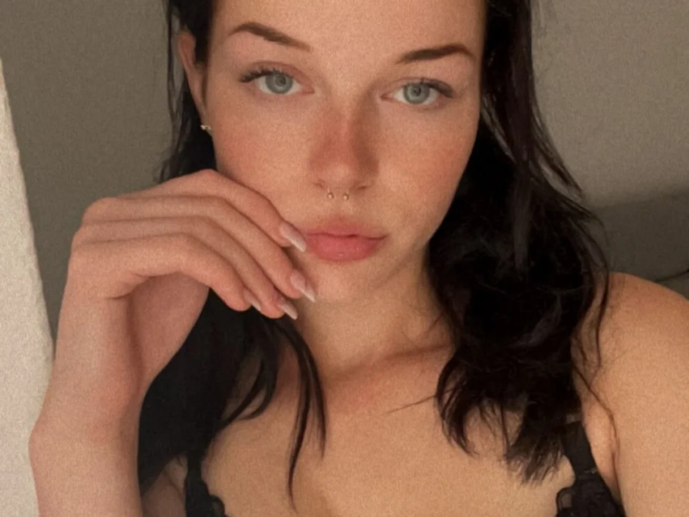 C_h_e_rr_y's Offline XXX Chat