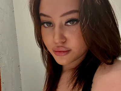 FeBurklow Female Brunette Live Cam Nude