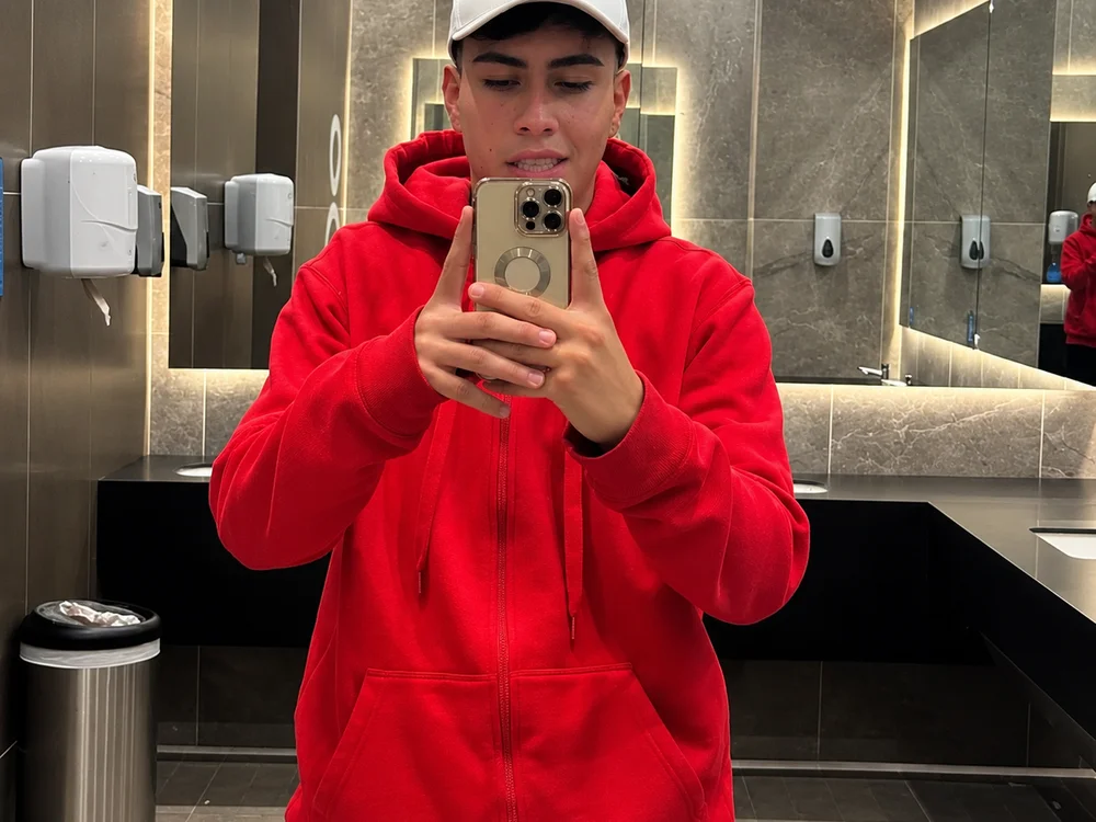 Noahhernadez 離線 XXX 聊天